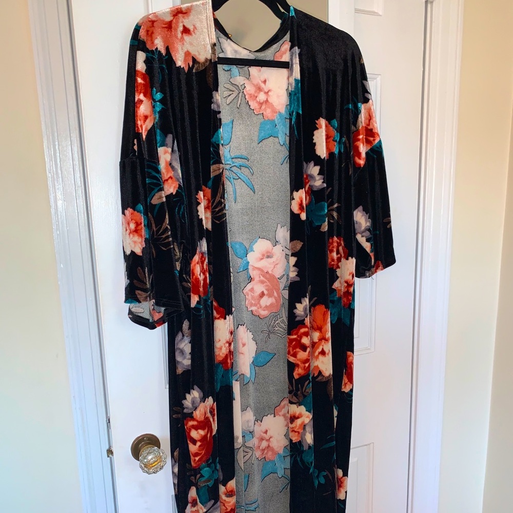 Loulou’s Velvet floral Kimono